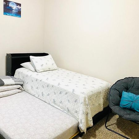 אנקורג' Beautiful 2 Bedroom 1 Bath Apartment With Private Garage מראה חיצוני תמונה
