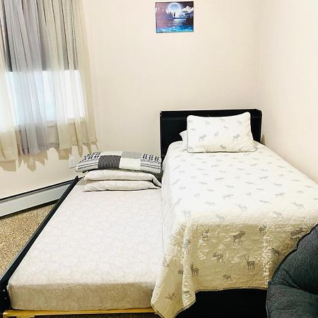 אנקורג' Beautiful 2 Bedroom 1 Bath Apartment With Private Garage מראה חיצוני תמונה