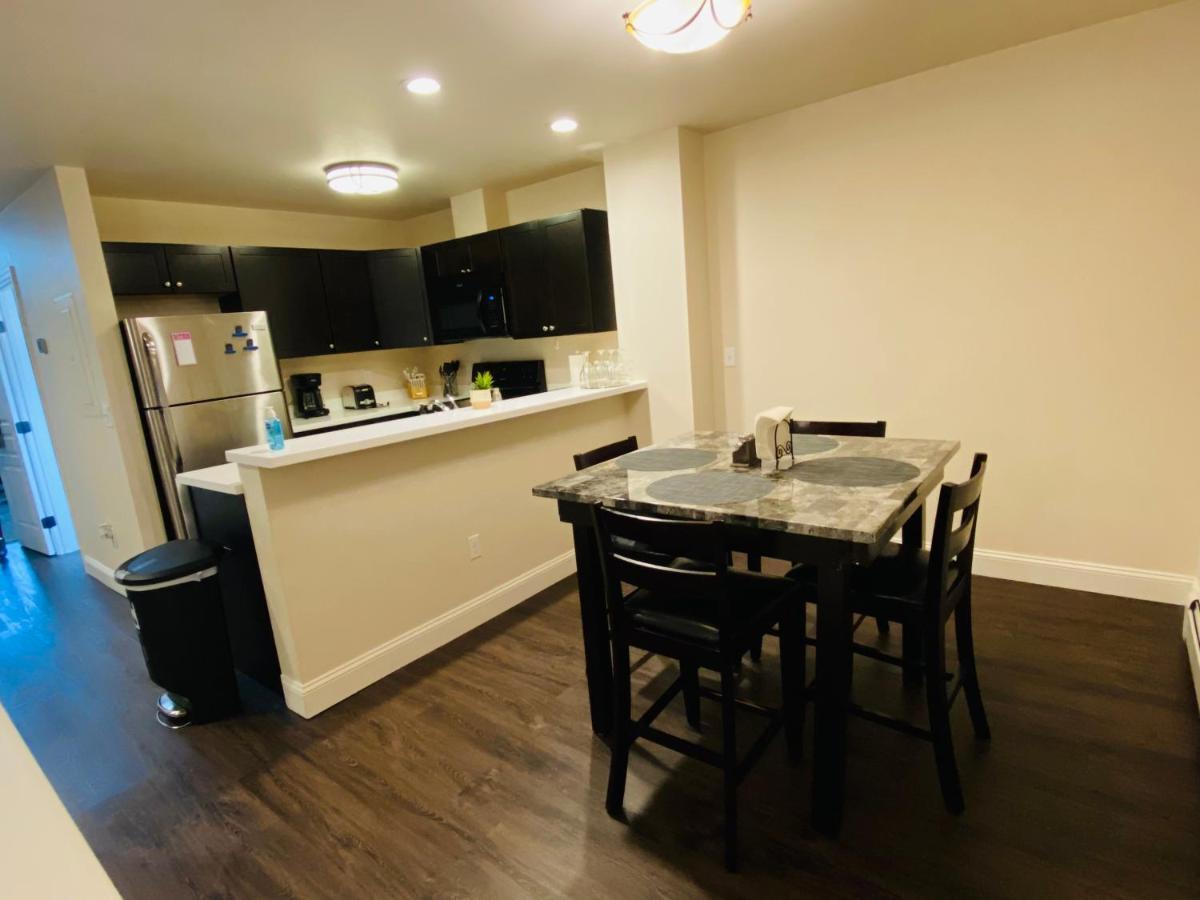 אנקורג' Beautiful 2 Bedroom 1 Bath Apartment With Private Garage מראה חיצוני תמונה