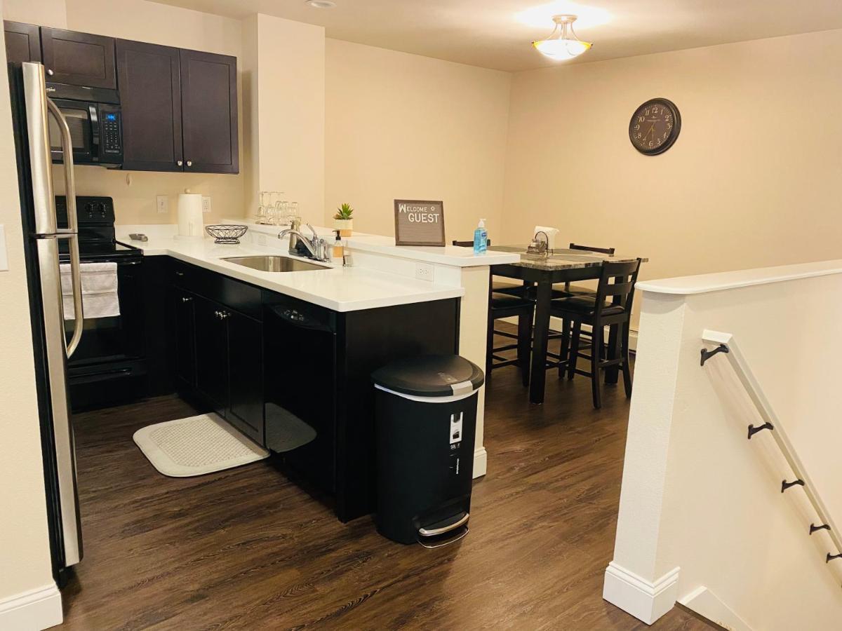 אנקורג' Beautiful 2 Bedroom 1 Bath Apartment With Private Garage מראה חיצוני תמונה