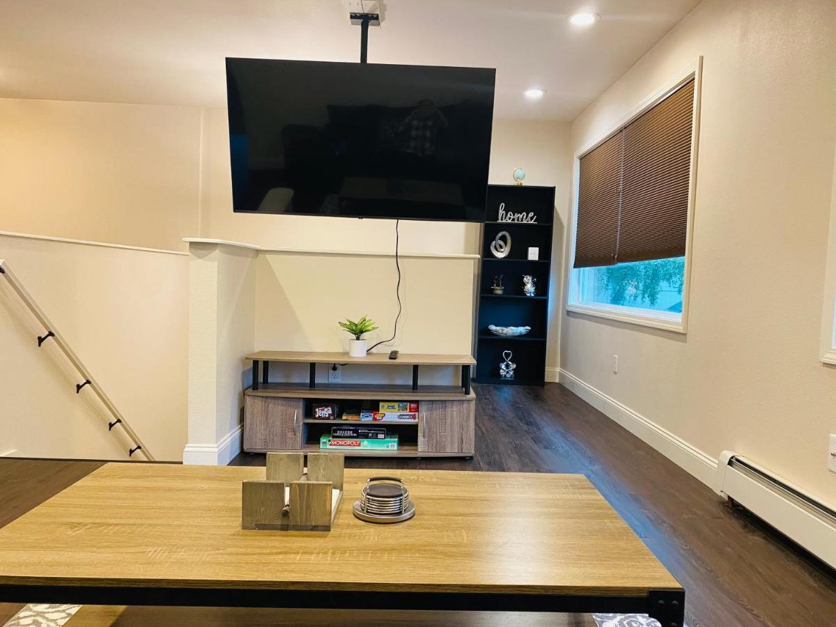 אנקורג' Beautiful 2 Bedroom 1 Bath Apartment With Private Garage מראה חיצוני תמונה