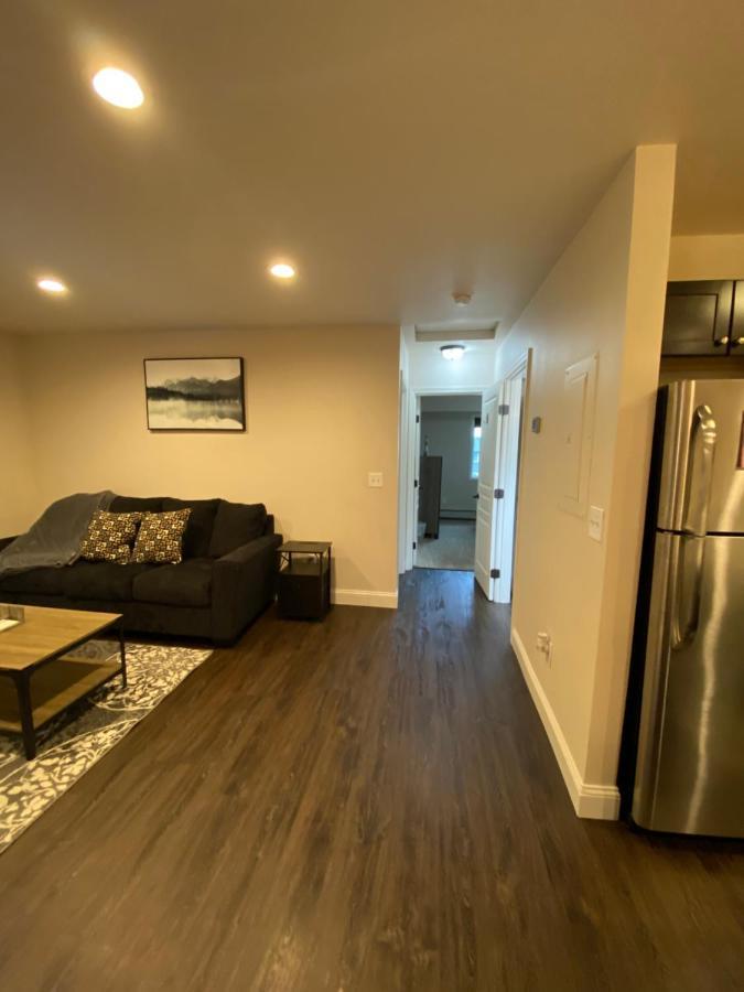 אנקורג' Beautiful 2 Bedroom 1 Bath Apartment With Private Garage מראה חיצוני תמונה