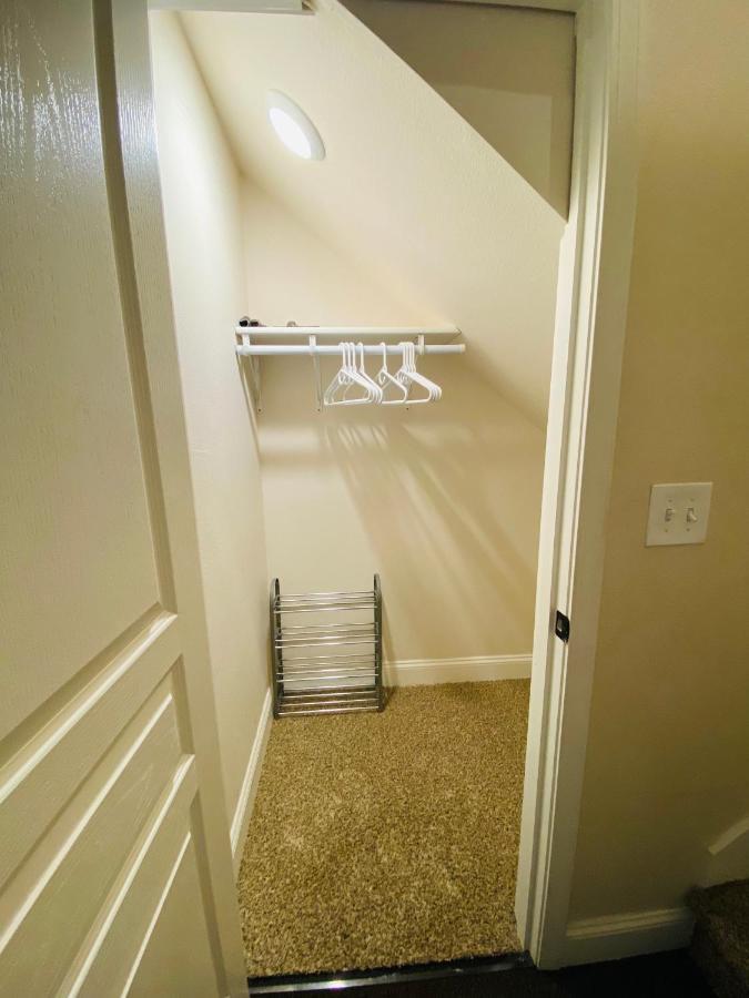 אנקורג' Beautiful 2 Bedroom 1 Bath Apartment With Private Garage מראה חיצוני תמונה