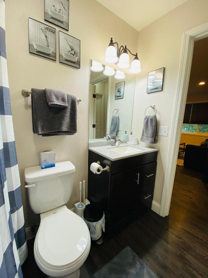 אנקורג' Beautiful 2 Bedroom 1 Bath Apartment With Private Garage מראה חיצוני תמונה
