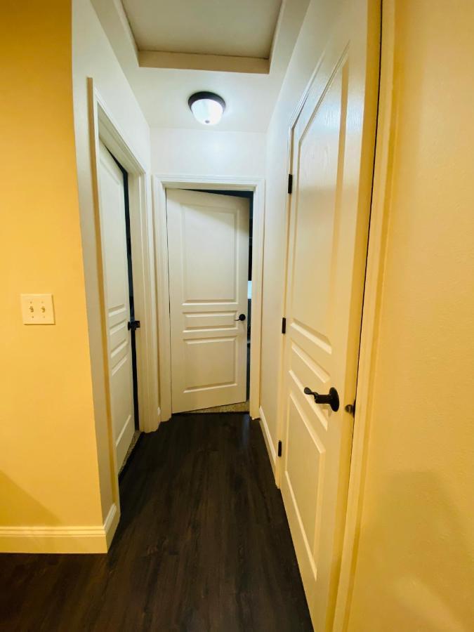 אנקורג' Beautiful 2 Bedroom 1 Bath Apartment With Private Garage מראה חיצוני תמונה