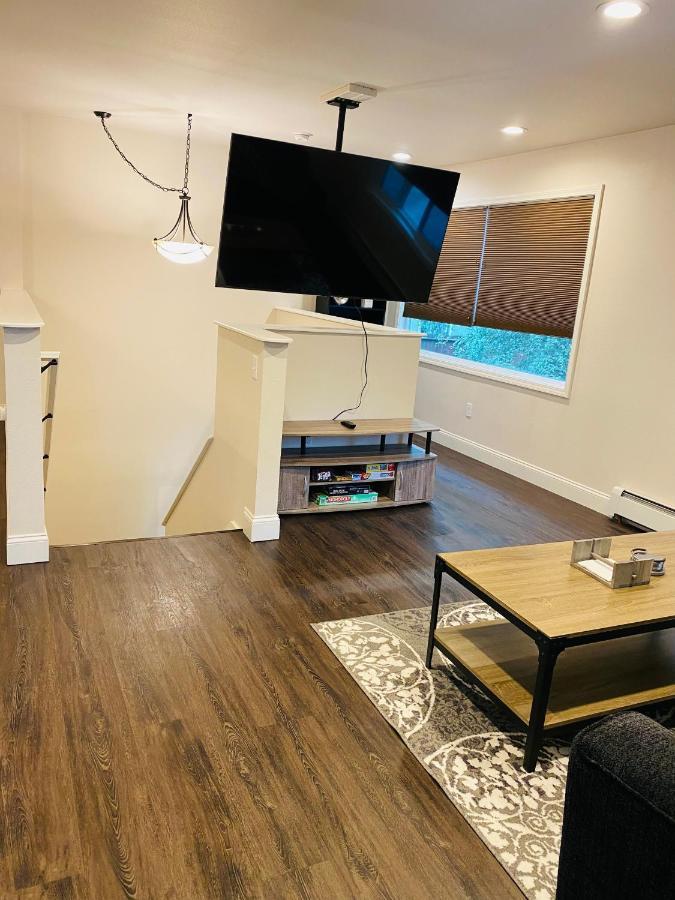 אנקורג' Beautiful 2 Bedroom 1 Bath Apartment With Private Garage מראה חיצוני תמונה