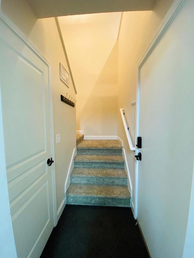 אנקורג' Beautiful 2 Bedroom 1 Bath Apartment With Private Garage מראה חיצוני תמונה