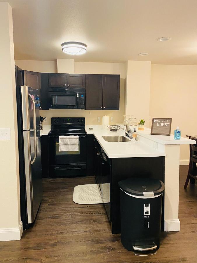אנקורג' Beautiful 2 Bedroom 1 Bath Apartment With Private Garage מראה חיצוני תמונה